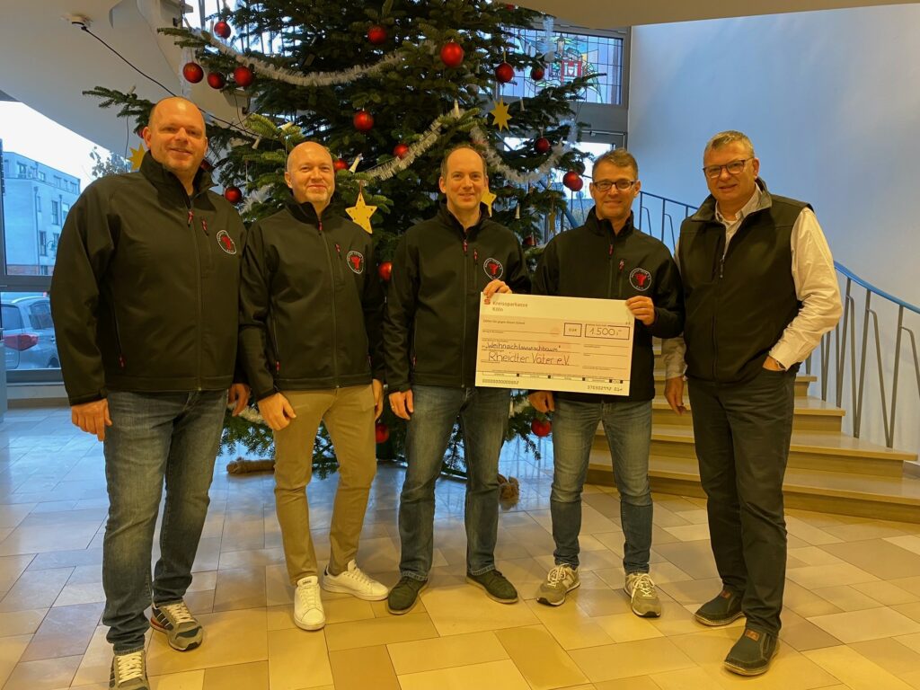 v.l.n.r.: Marc Knippscher, Joti Aspiotis, Robert Held, Wolfgang Bache (alle Rheidter Väter 2018 e.V.) und Stephan Vehreschild (Bürgermeister)
